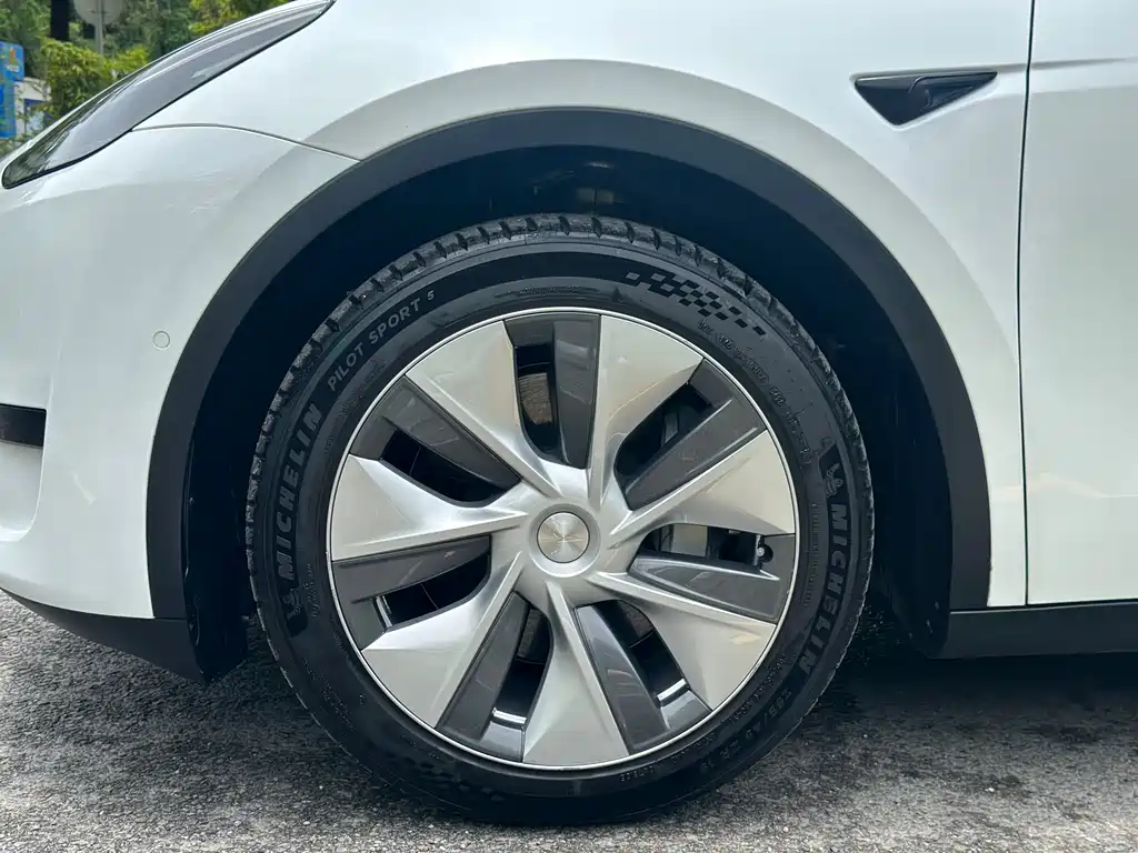 Tesla Model Y 2022 — фото 18