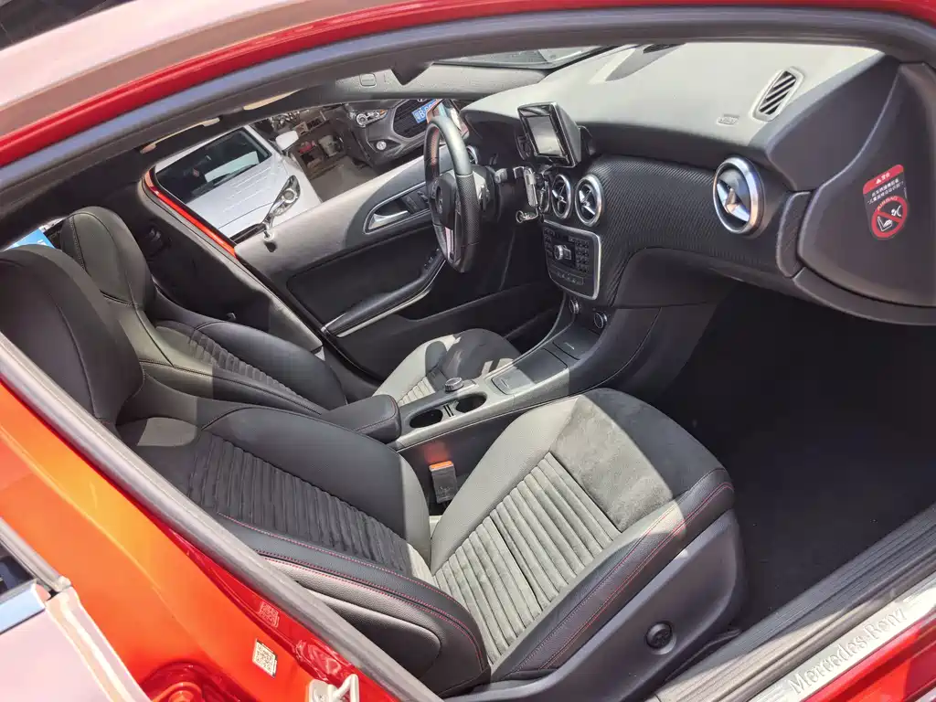 Mercedes-Benz A-Class 2015 — фото 27
