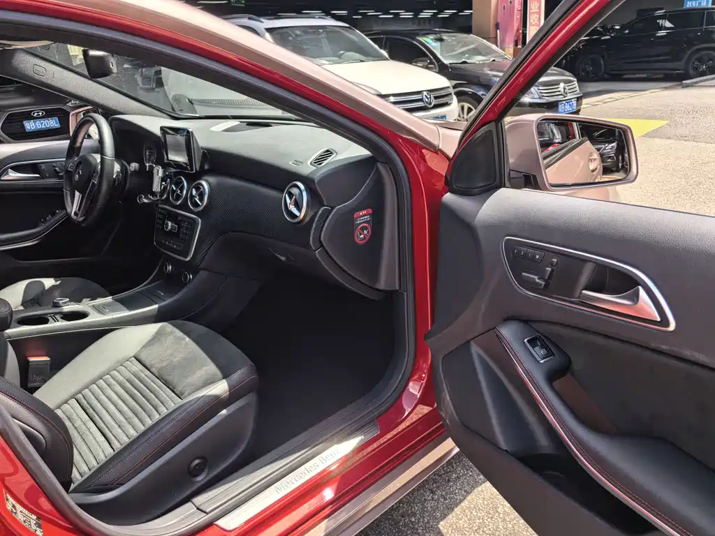 Mercedes-Benz A-Class 2015 — фото 28