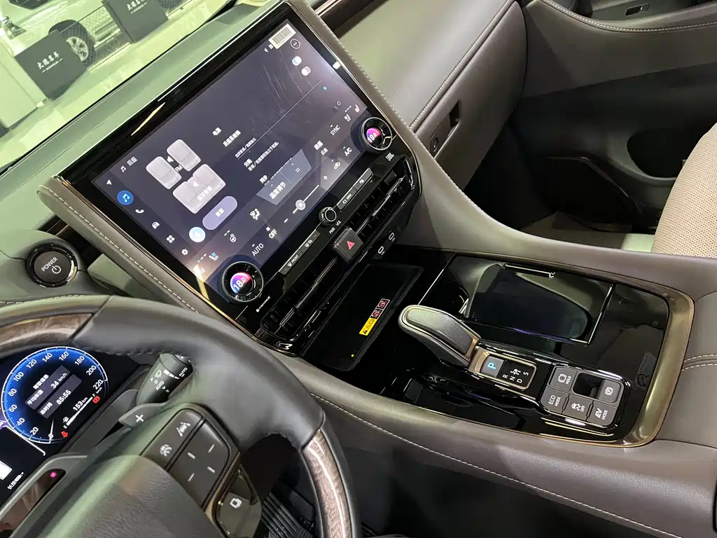 Toyota Alphard 2025 — фото 25