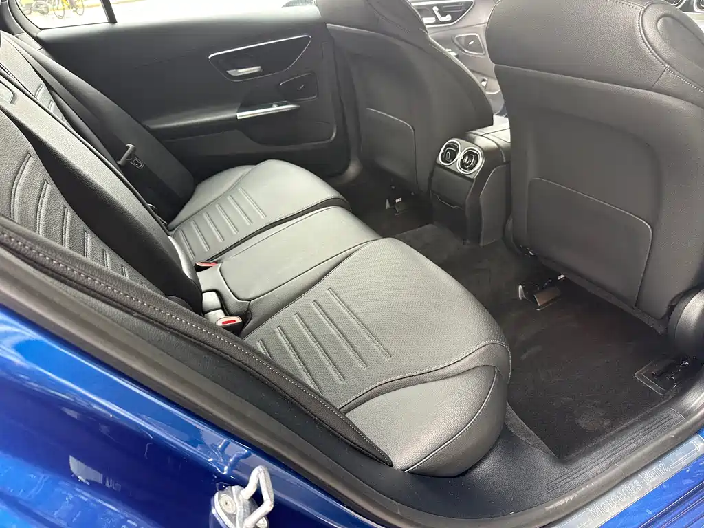 Mercedes-Benz C-Class 2023 — фото 12