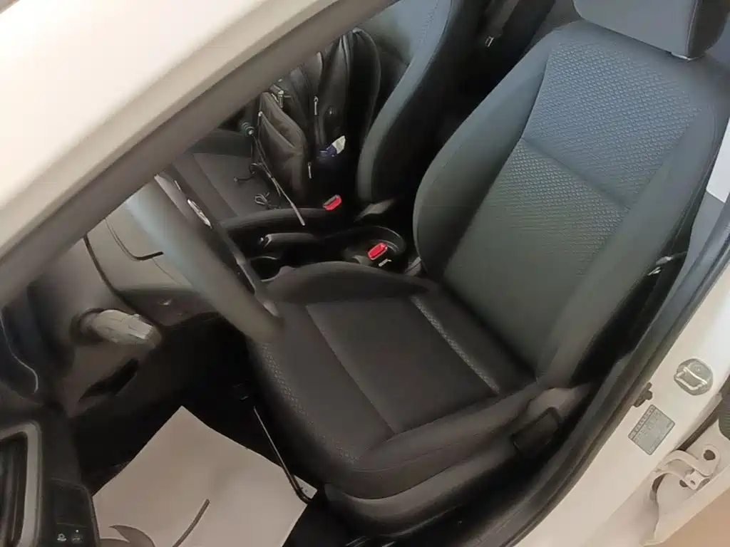 Hyundai Verna 2017 — фото 15