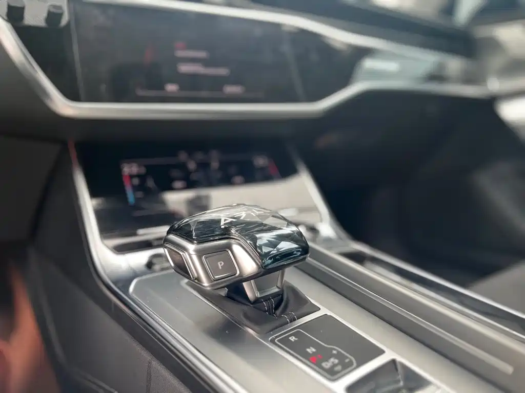 Audi A7L 2025 — фото 17