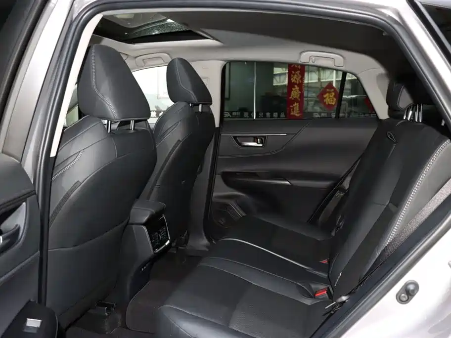 Toyota Venza 2023 — фото 11