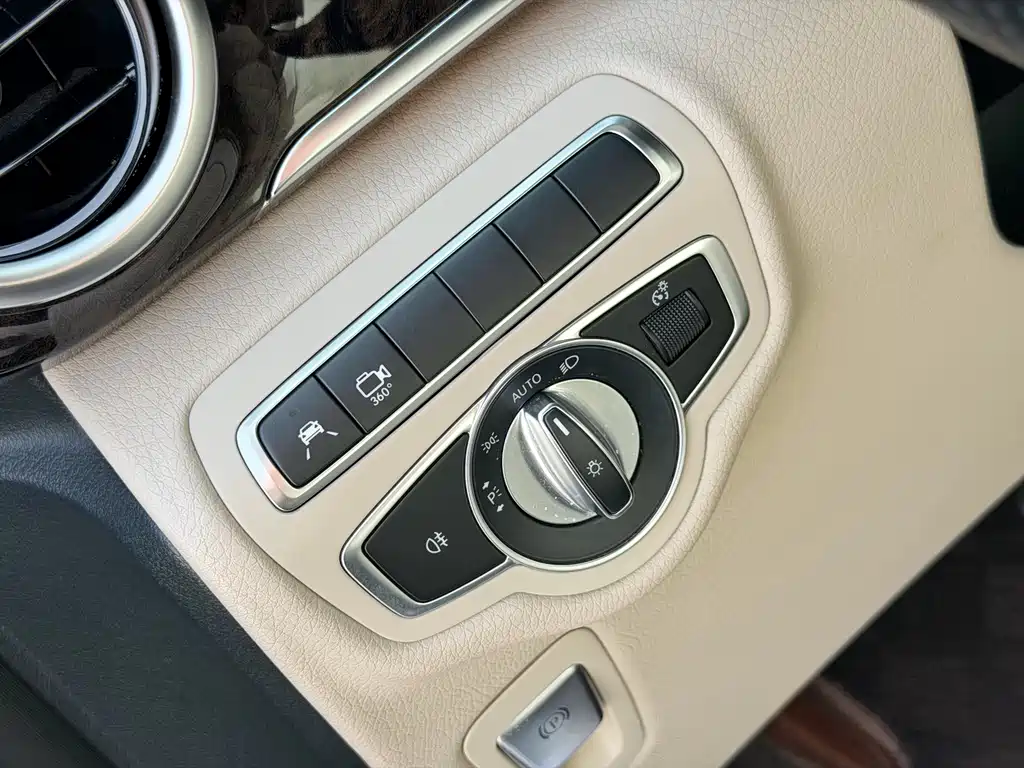 Mercedes-Benz V-Class 2020 — фото 10
