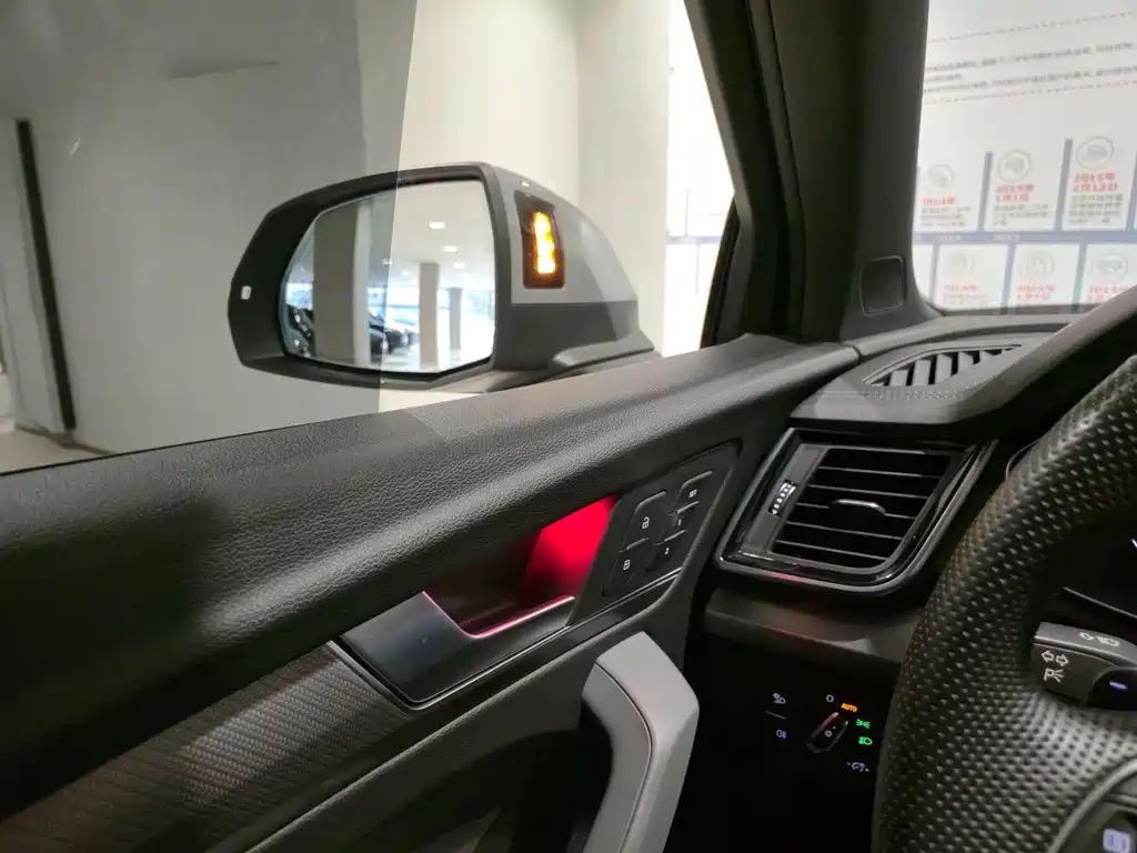 Audi Q5L Sportback 2022 — фото 14