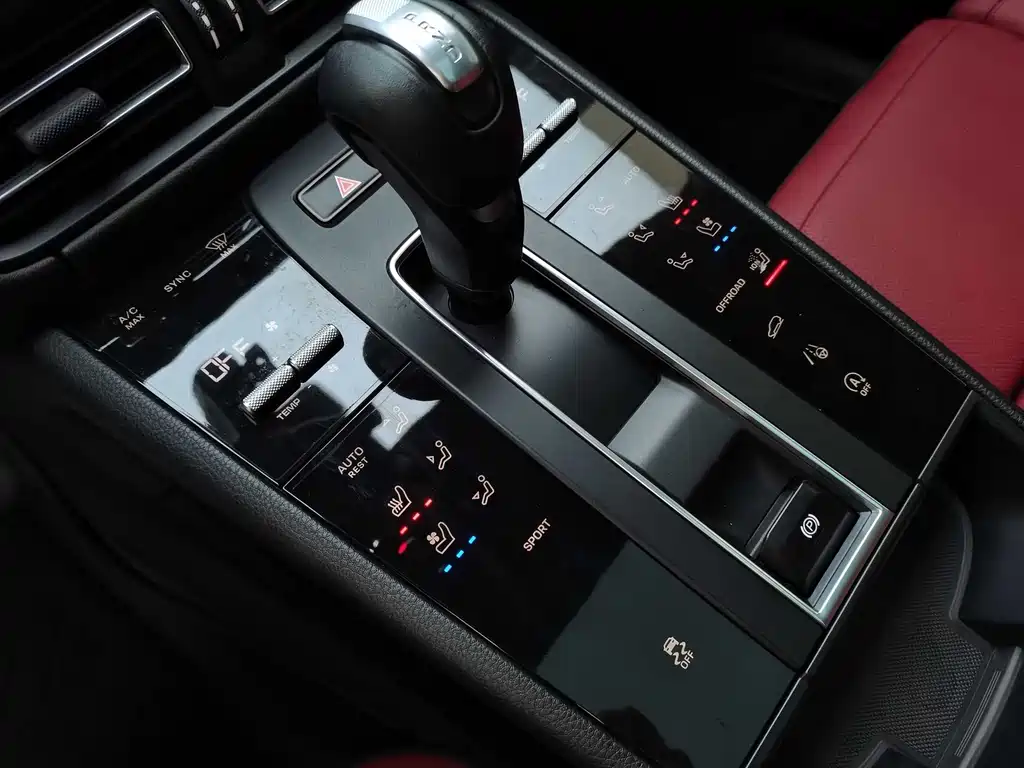 Porsche Macan 2023 — фото 17