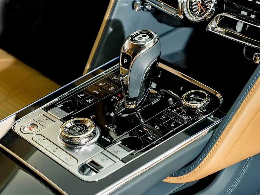 Bentley Flying Spur 2021 — фото 23
