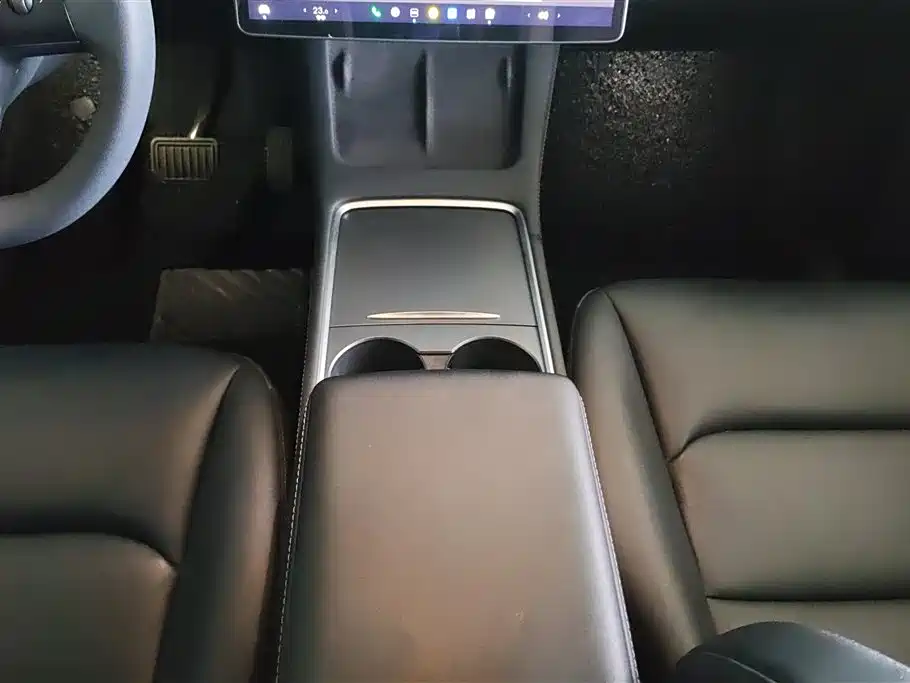 Tesla Model Y 2022 — фото 16