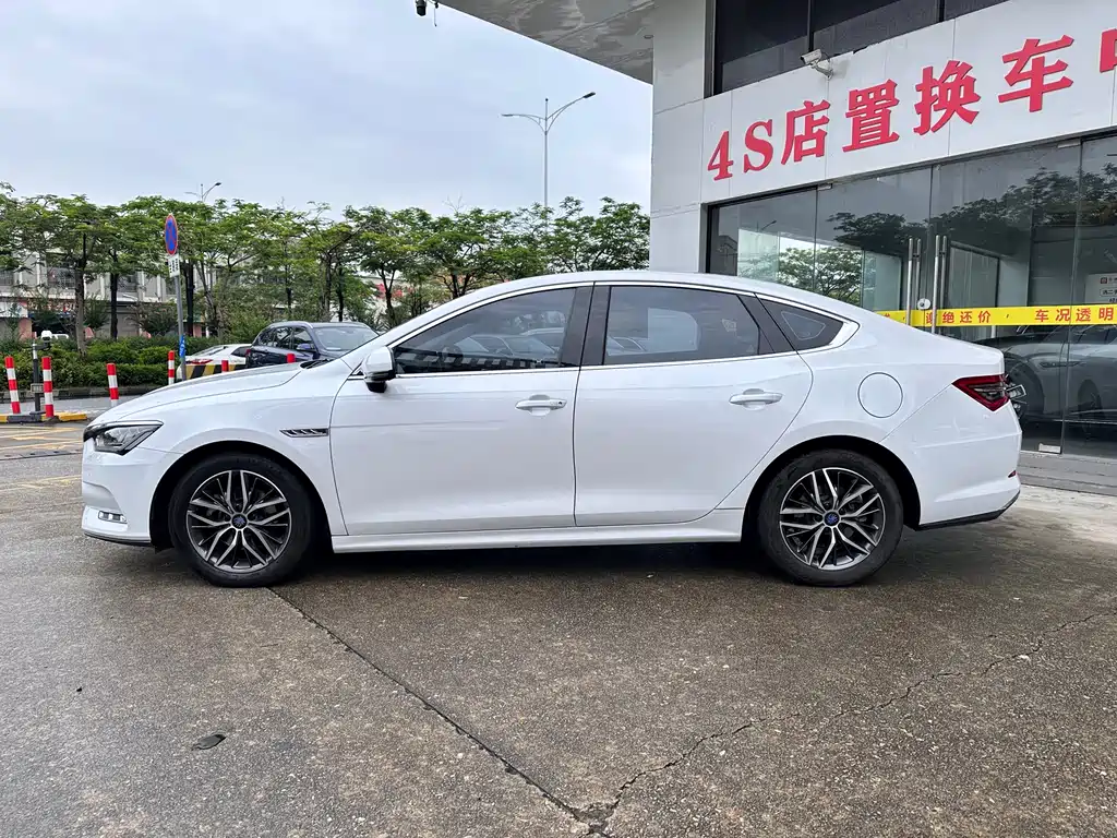 BYD Qin Pro NEV 2018 — фото 7