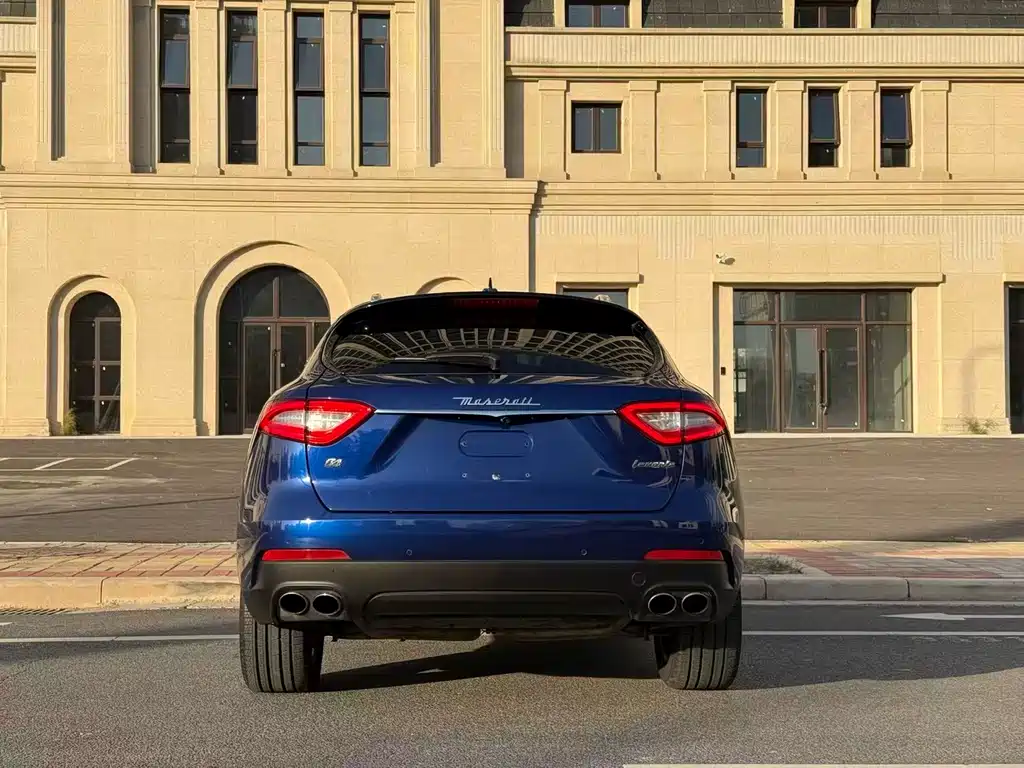 Maserati Levante 2018 — фото 18
