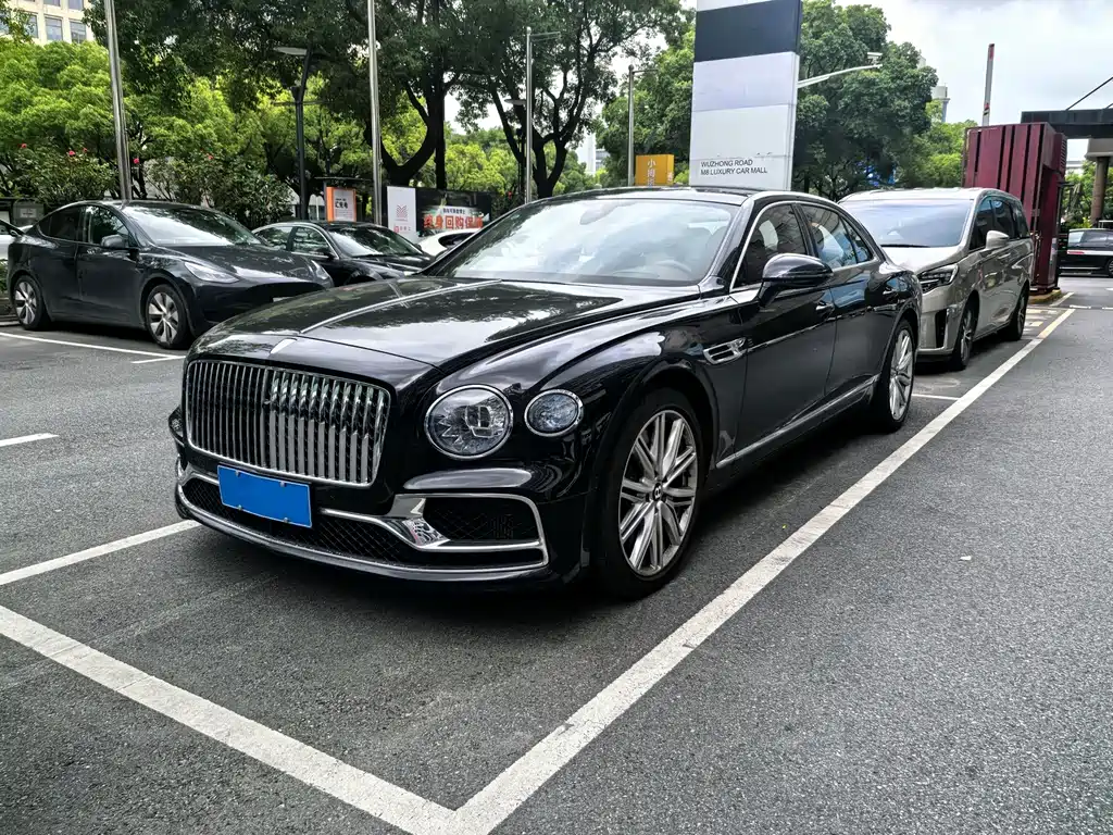 Bentley Flying Spur 2024 — фото 1