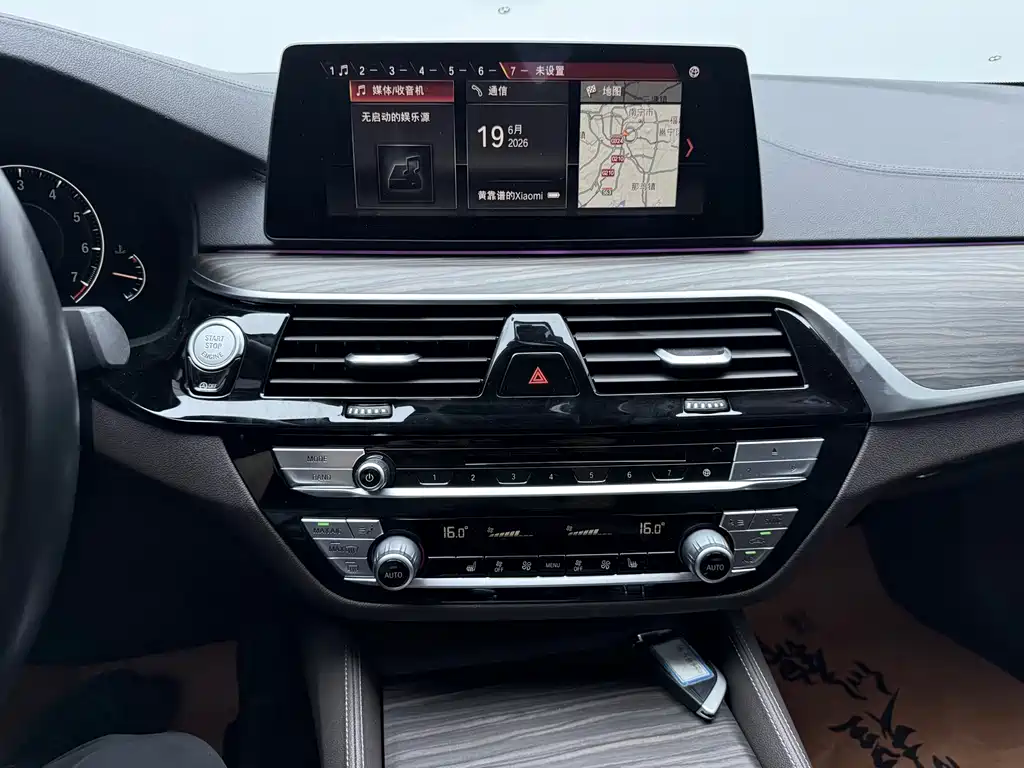 BMW 5 Series 2019 — фото 17