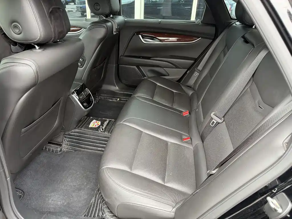 Cadillac XTS 2017 — фото 11