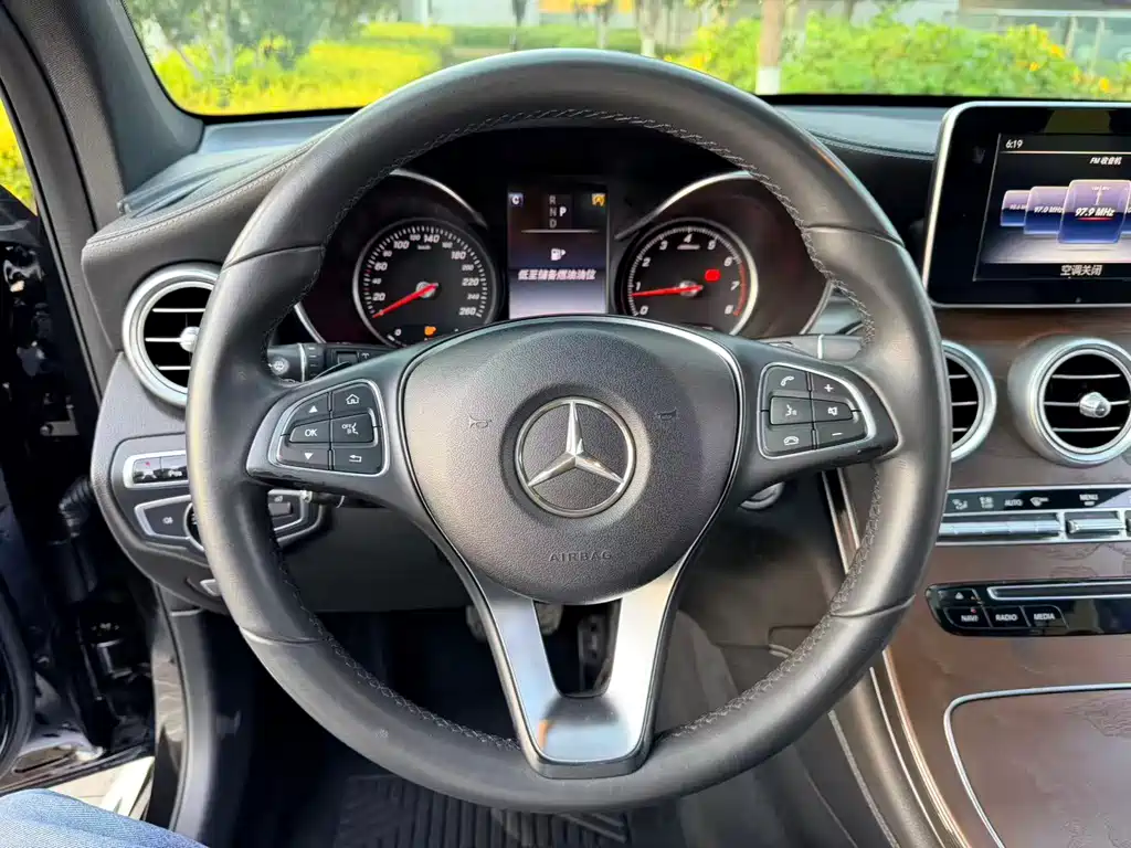 Mercedes-Benz GLC 2016 — фото 16