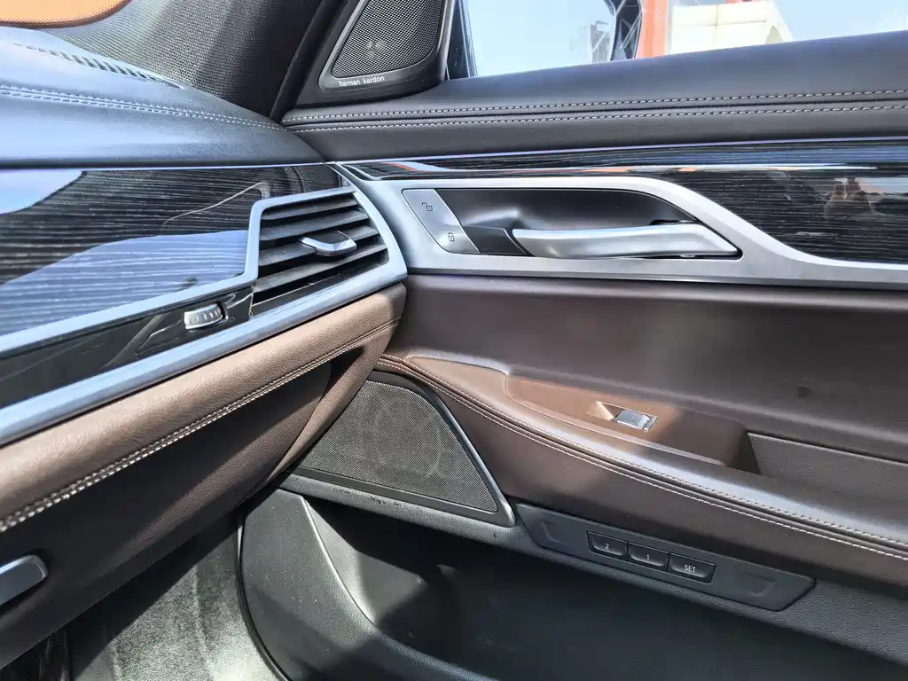BMW 7 Series 2020 — фото 13