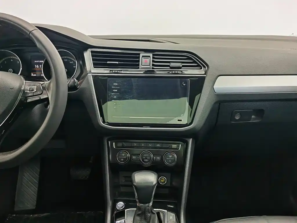 Volkswagen Tiguan L 2020 — фото 12