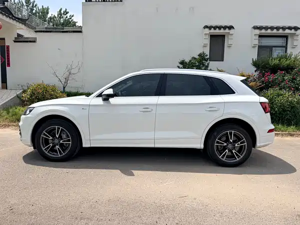 Audi Q5L 2020