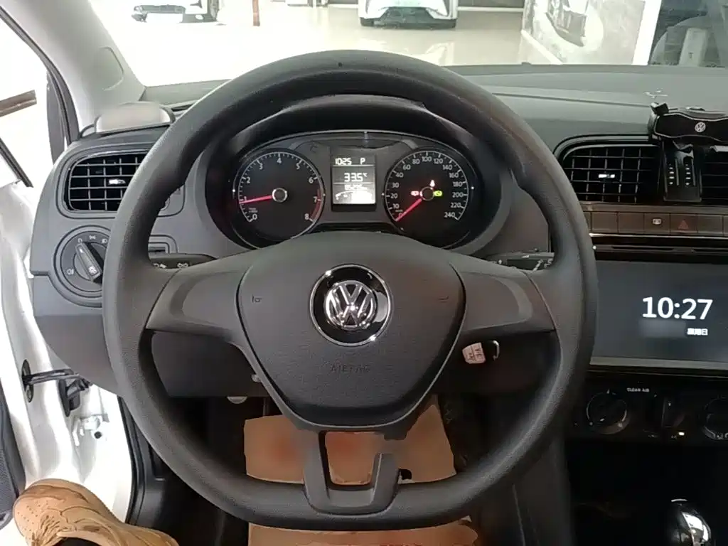 Volkswagen Polo 2017 — фото 11