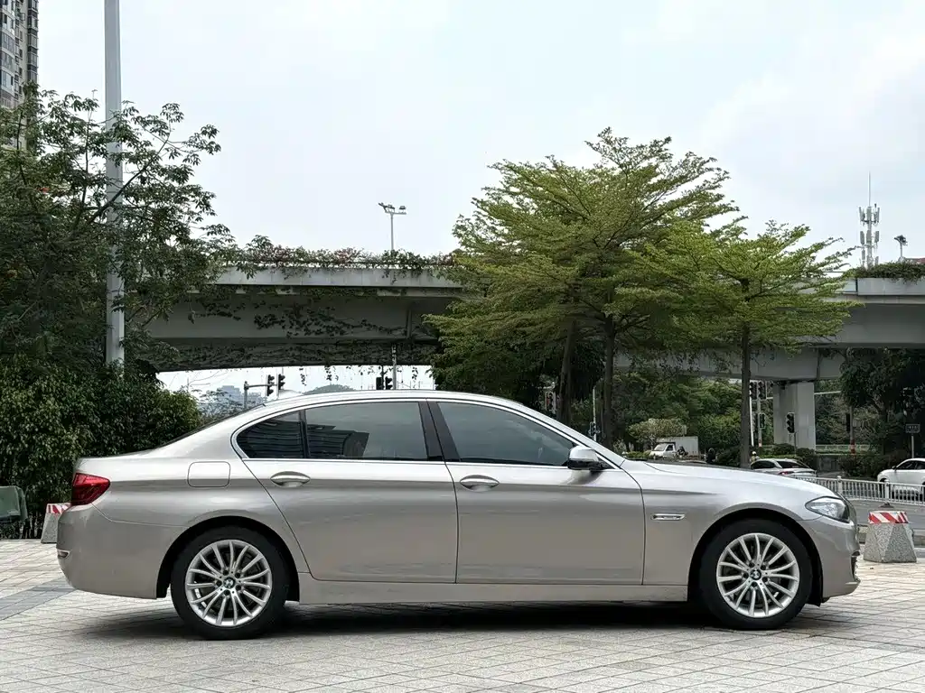 BMW 5 Series 2015 — фото 3