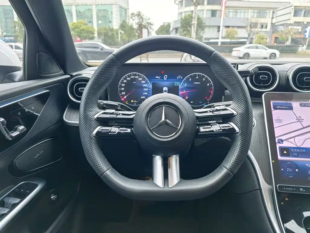 Mercedes-Benz C-Class 2024 — фото 10