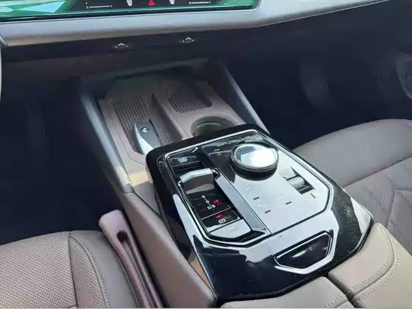 BMW i5 2025