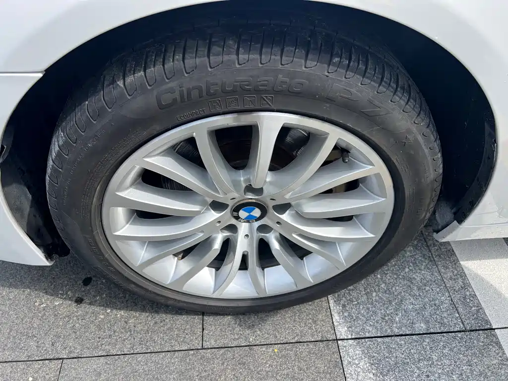 BMW 5 Series 2015 — фото 16