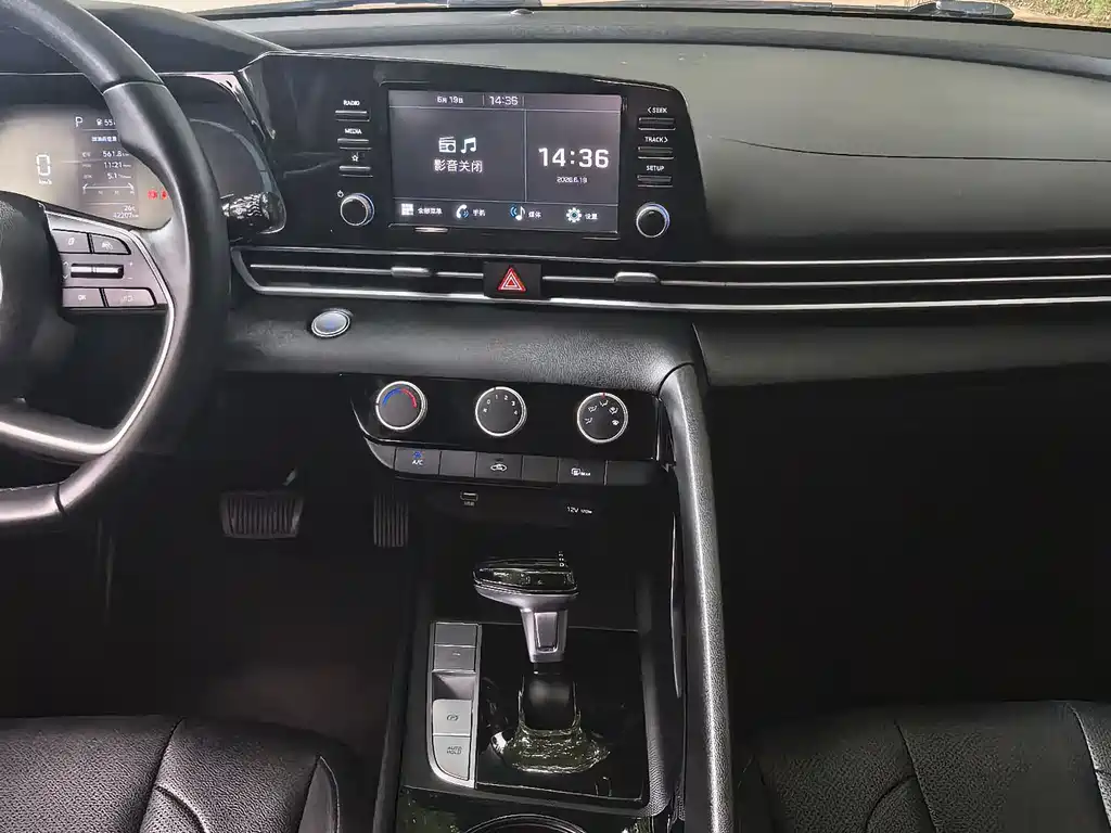 Hyundai Elantra 2023 — фото 11