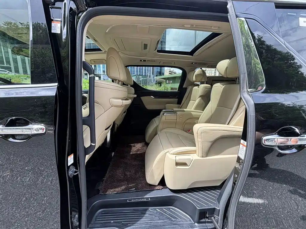 Toyota Alphard 2018 — фото 12