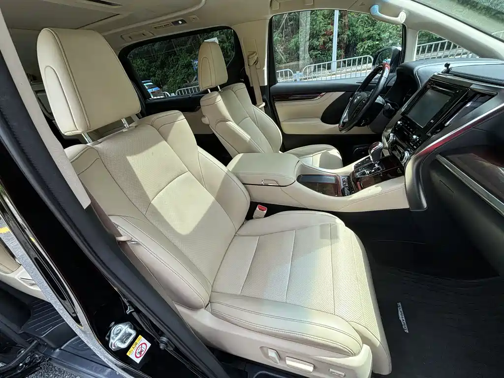 Toyota Alphard 2018 — фото 11