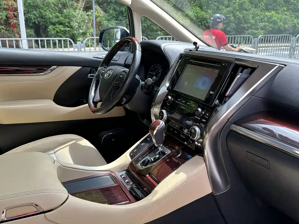 Toyota Alphard 2018 — фото 7