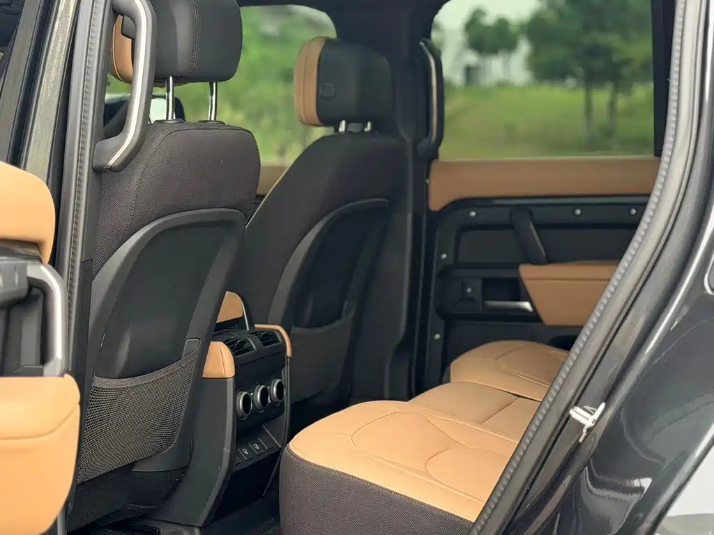 Land Rover Defender 2026 — фото 17