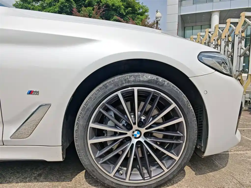 BMW 5 Series 2022 — фото 13