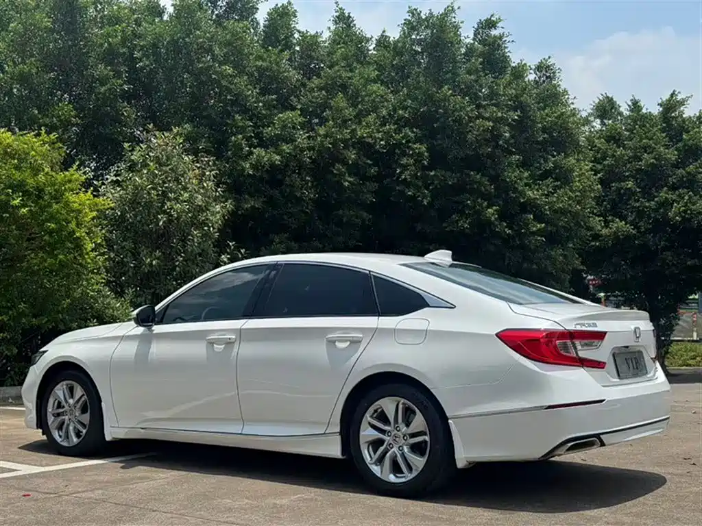 Honda Accord 2018 — фото 6