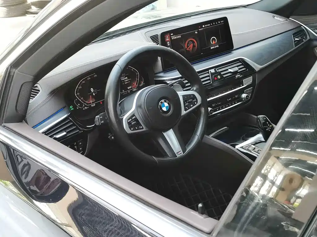 BMW 5 Series 2021 — фото 12