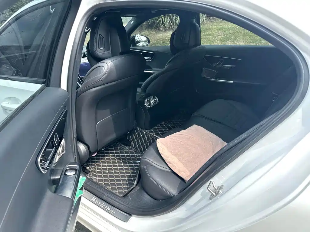 Mercedes-Benz C-Class 2023 — фото 3