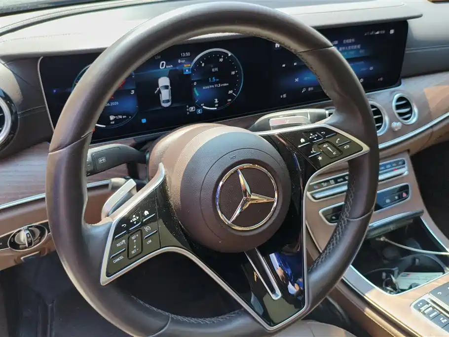 Mercedes-Benz E-Class 2023 — фото 14