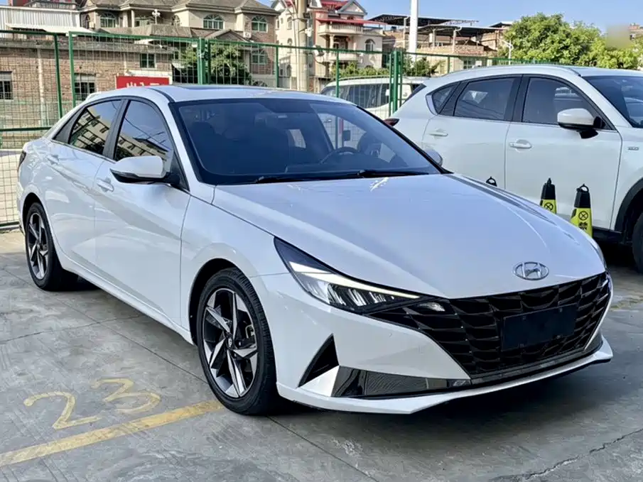 Hyundai Elantra 2022 — фото 19