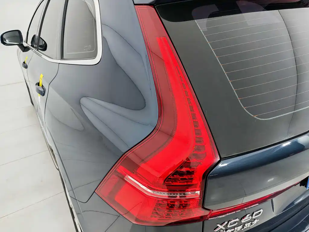 Volvo XC60 2021 — фото 18