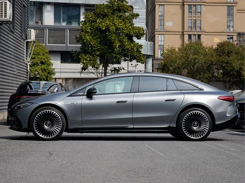 Mercedes-Benz EQS AMG 2025 — фото 3