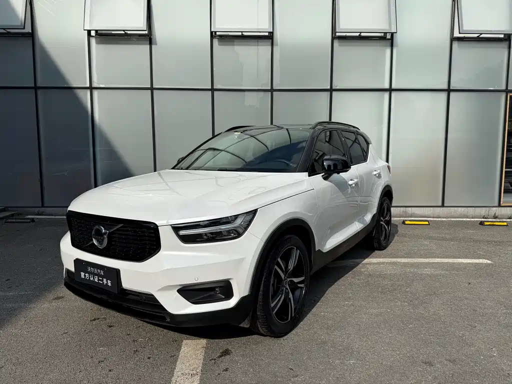 Volvo XC40 2020 — фото 1
