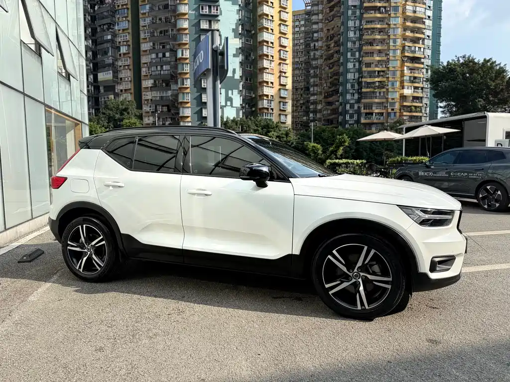 Volvo XC40 2020 — фото 5