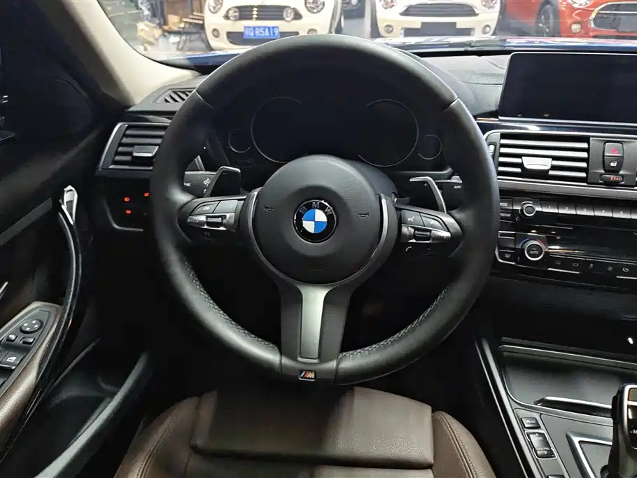BMW 3 Series 2019 — фото 15