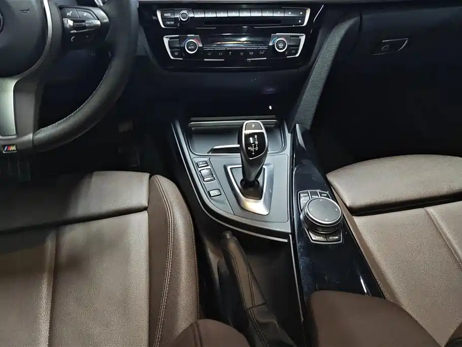 BMW 3 Series 2019 — фото 16