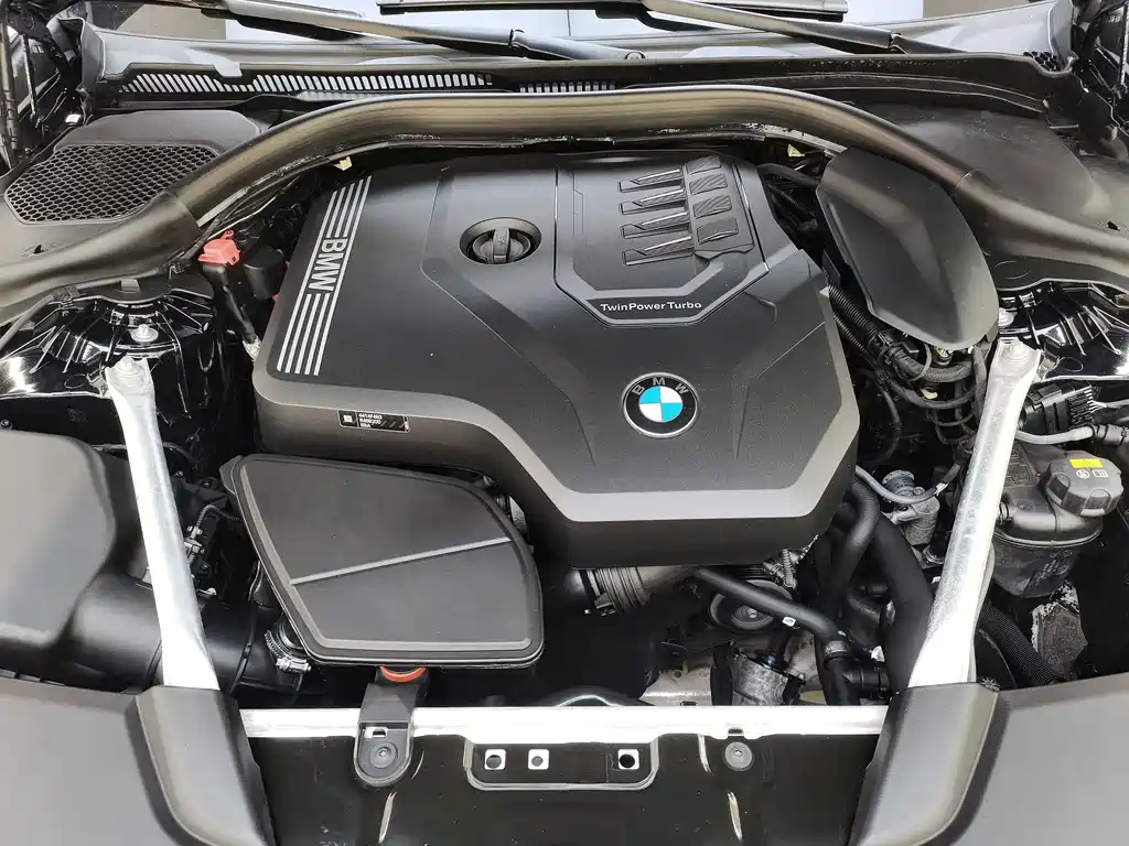 BMW 5 Series 2022 — фото 13