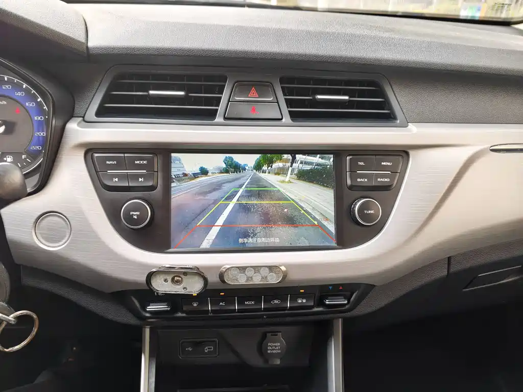 Geely Vision X3 2020 — фото 14