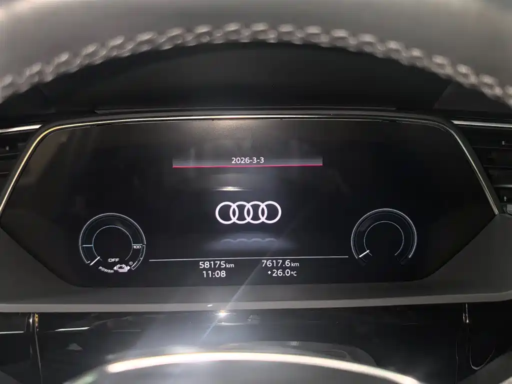 Audi e-tron 2022 — фото 12