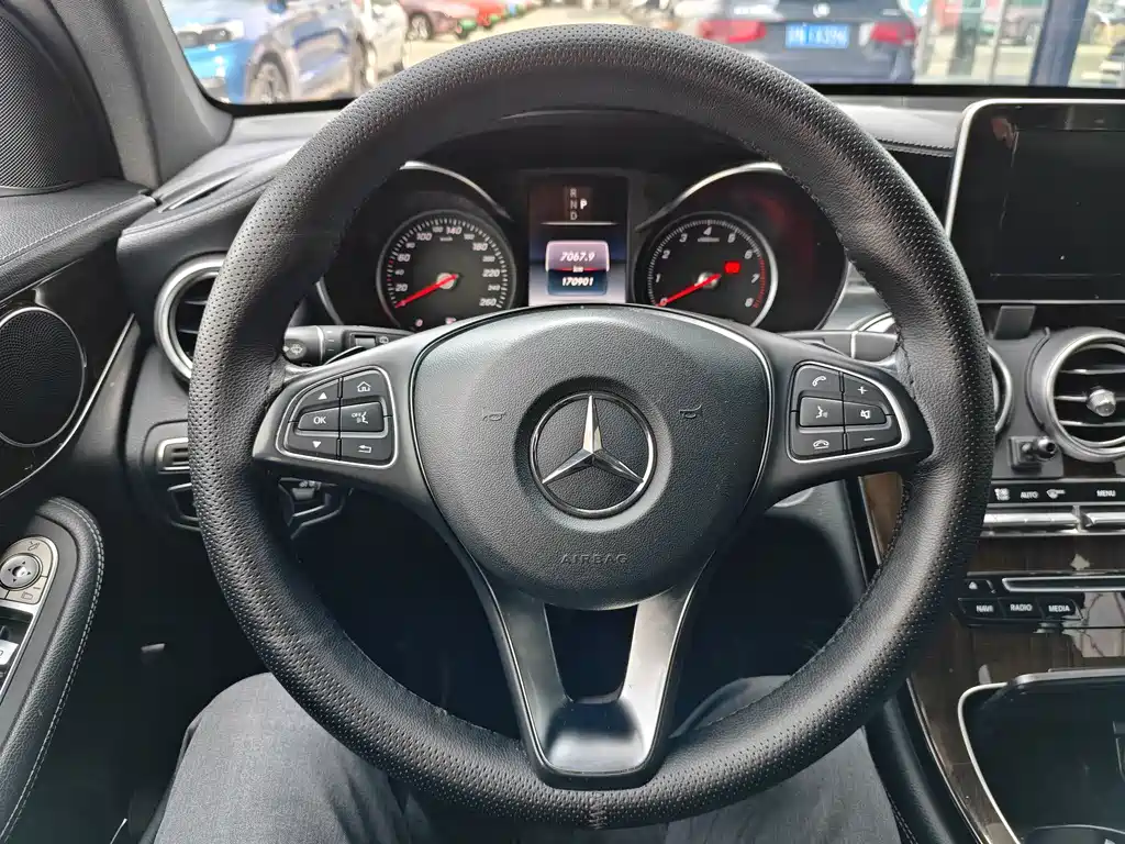 Mercedes-Benz GLC 2019 — фото 11