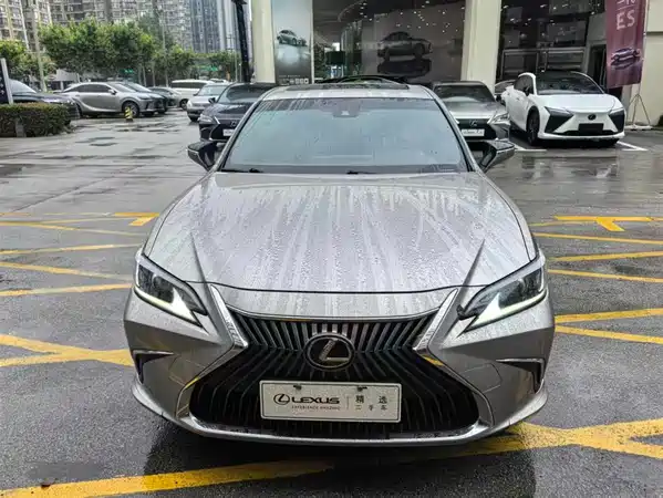 Lexus ES 2020