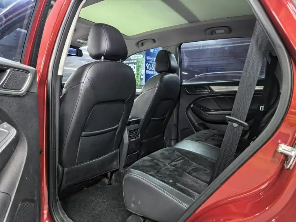 Roewe RX5 New Energy 2018 — фото 8